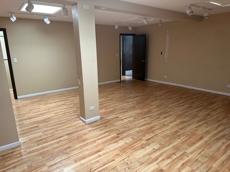 More Photos Of 1400 Sunset Ave, Waukegan Office For Sale