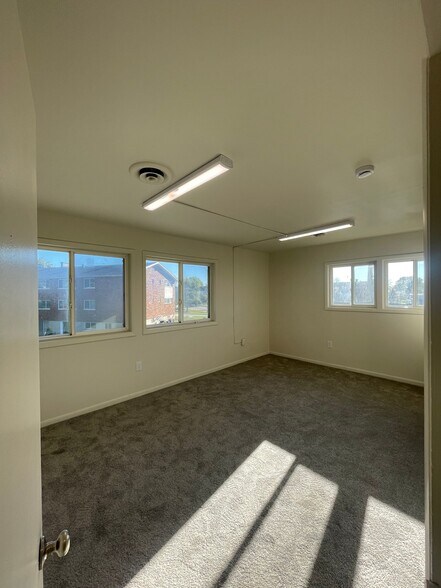 More Photos Of 4000 W Northern Pky, Baltimore Office For Sale