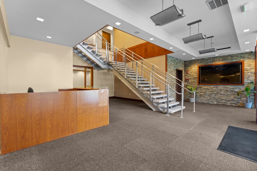 More Photos Of 650 Danbury Rd, Ridgefield Office For Sale