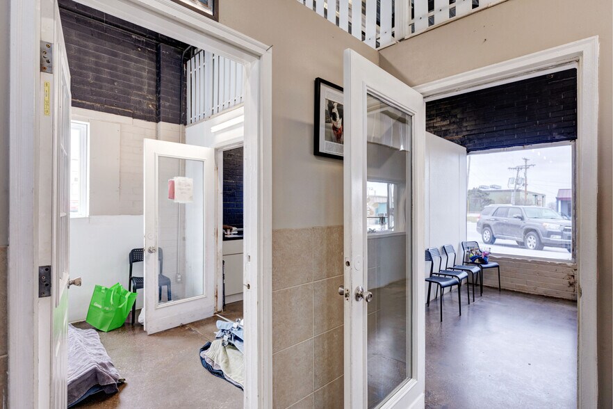 More Photos Of 5918 Broadmoor St, Mission Freestanding For Sale