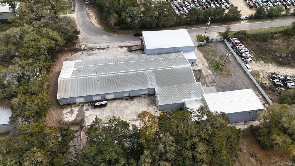 More Photos Of 2800 Delano St, Pensacola Warehouse For Lease