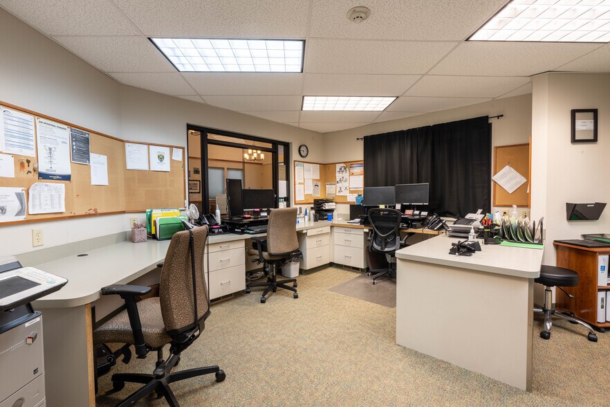 More Photos Of 2645 N 17th St, Coos Bay Medical For Sale