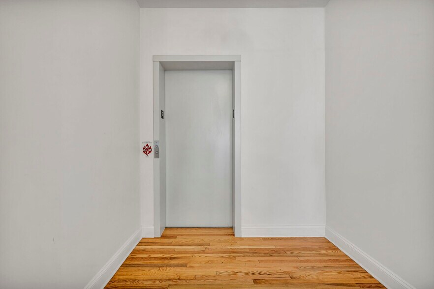 More Photos Of 12501 Madison Ave, Lakewood Office For Lease