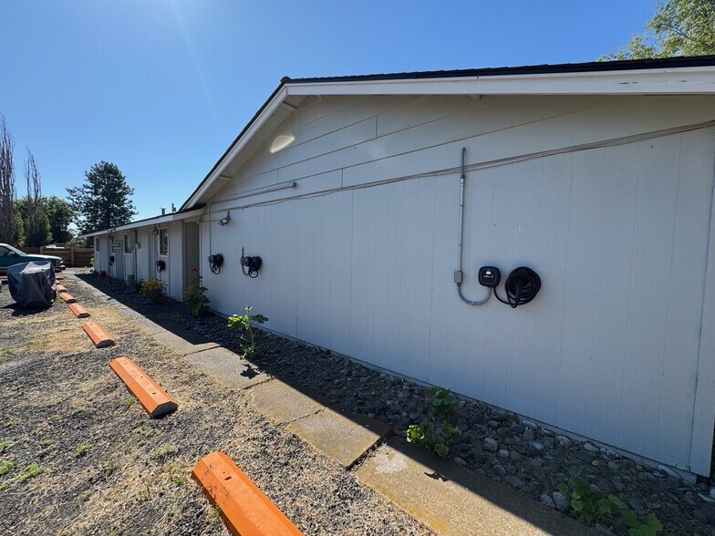 More Photos Of 2125 SW Xero Ln, Redmond Apartments For Sale