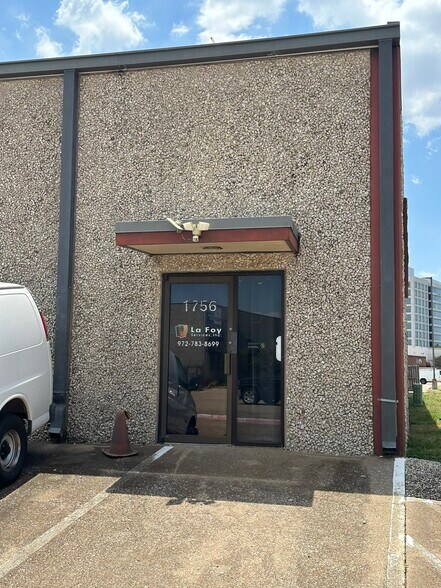 More Photos Of 1746-1764 Jay Ell Dr, Richardson Light Distribution For Lease