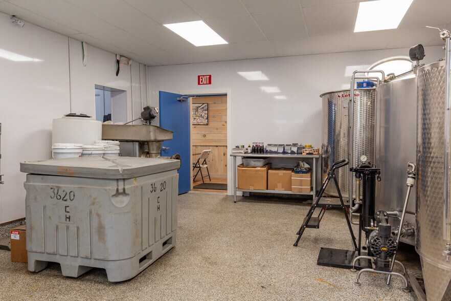 More Photos Of 1487 Main Street, Oxford Industrial For Sale