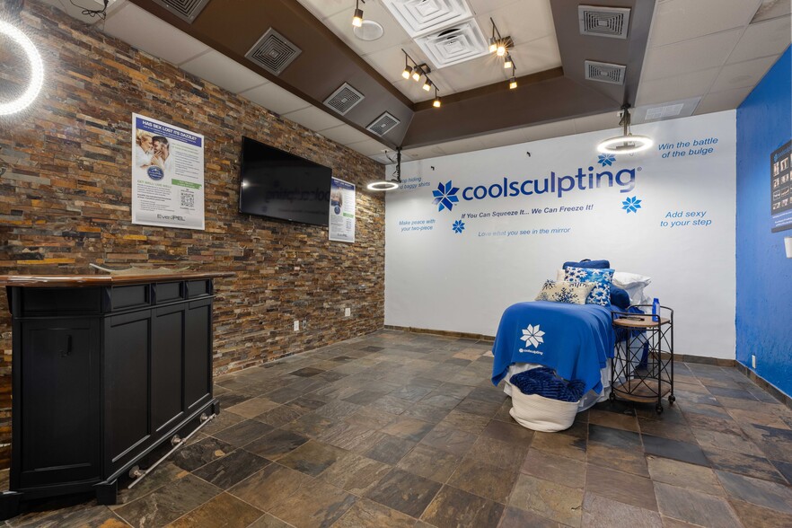 More Photos Of 11464 Space Center Blvd, Houston Freestanding For Sale