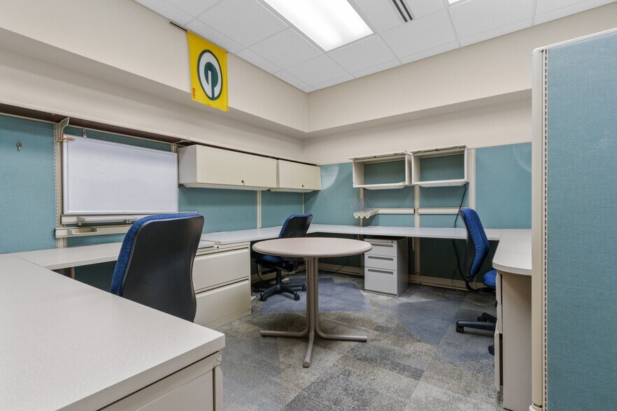 More Photos Of 1088 Springhurst Dr, Green Bay Office For Lease