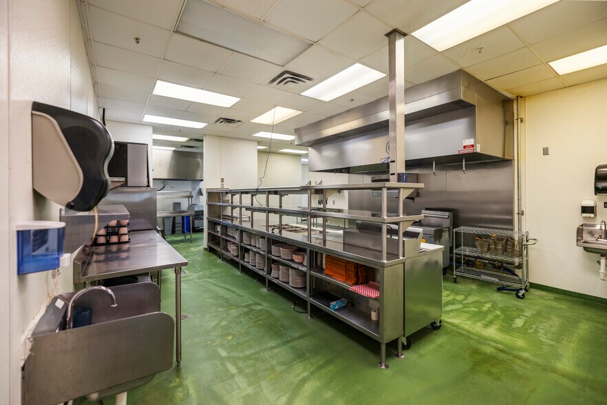 More Photos Of 2501 & 2519 Marshall St NE, Minneapolis Restaurant For Sale