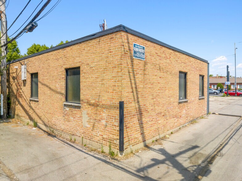 More Photos Of 2415 W Peterson Ave, Chicago Restaurant For Lease