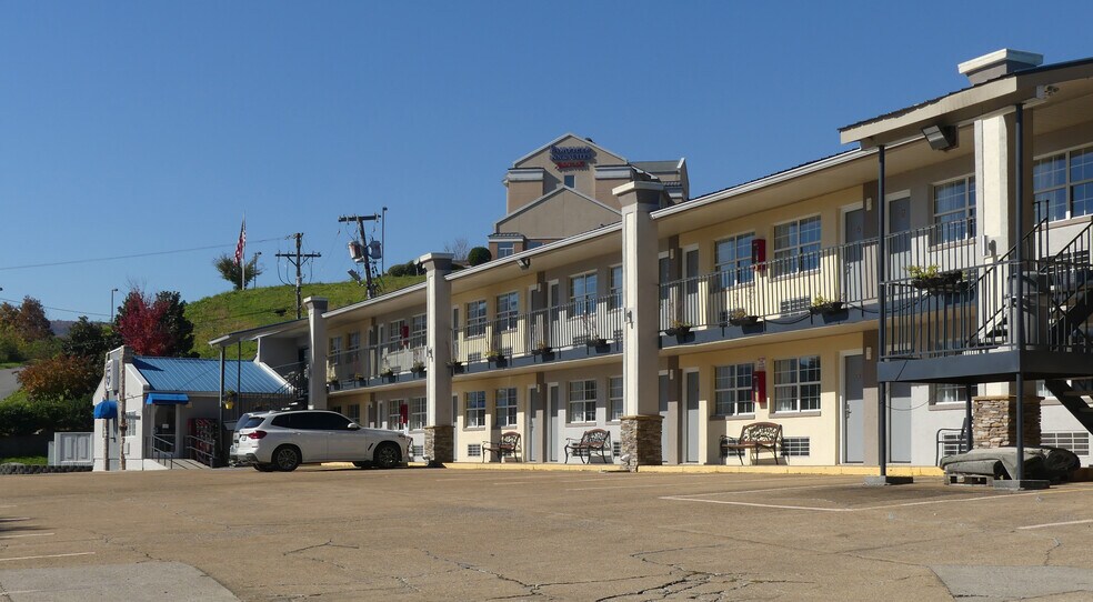 More Photos Of 3655 Cummings Hwy, Chattanooga Hotel For Sale