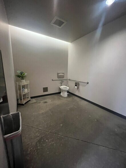 More Photos Of 1801 3rd St, Norco Unknown For Lease