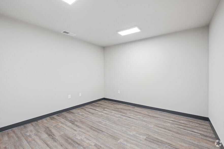 More Photos Of 105 Enterprise Dr, Cumming Unknown For Lease