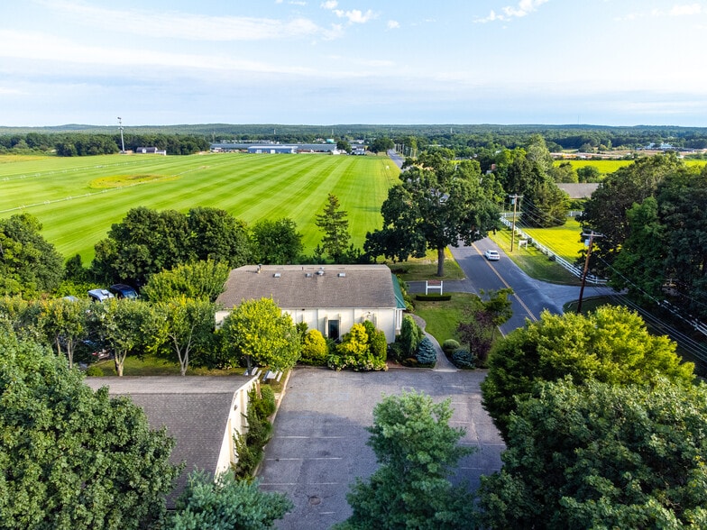 More Photos Of 446 Edwards Ave, Calverton Flex For Lease