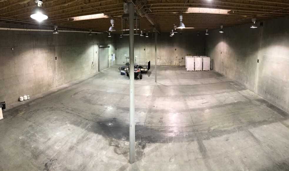 More Photos Of 5450 Desert Point Dr, Las Vegas Manufacturing For Lease