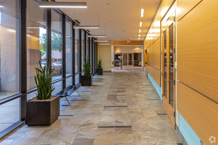 More Photos Of 550 Bailey Ave, Fort Worth Office For Lease