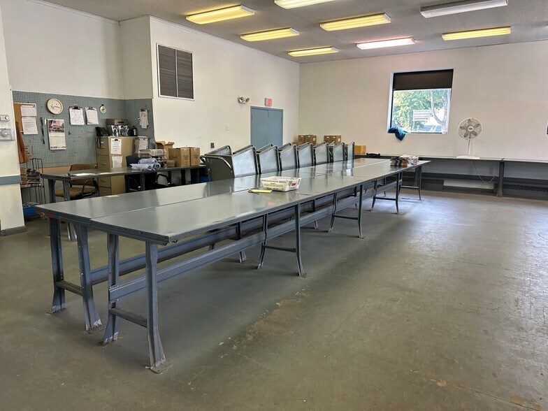 More Photos Of 126 Franklin St, Torrington Light Manufacturing For Sale