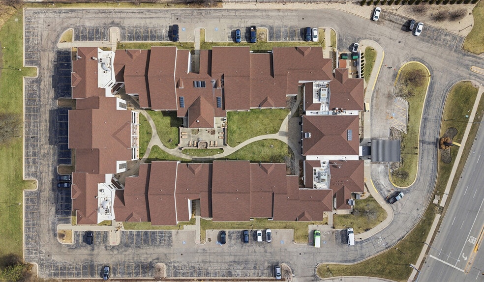 More Photos Of 100 West Algonquin Rd, Arlington Heights Hotel For Sale