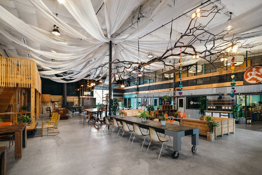 More Photos Of 409-411 Monroe W, Austin Office For Lease