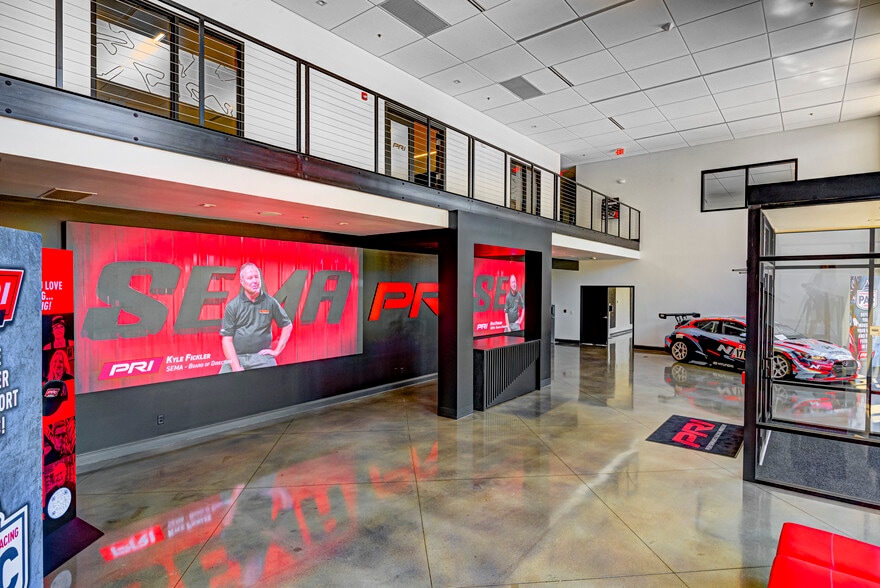 More Photos Of 1255 Main St, Indianapolis Service For Lease