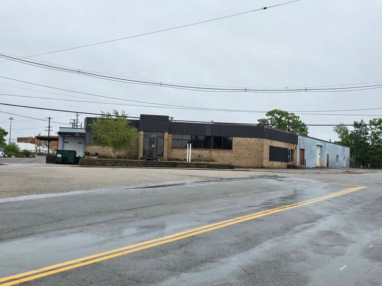 More Photos Of 100 Glen Rd, Cranston Manufacturing For Lease