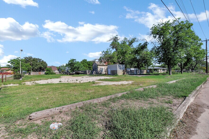 More Photos Of 1023 Cupples Rd, San Antonio Land For Sale