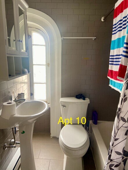 More Photos Of 406 N Loudoun St, Winchester Apartments For Sale