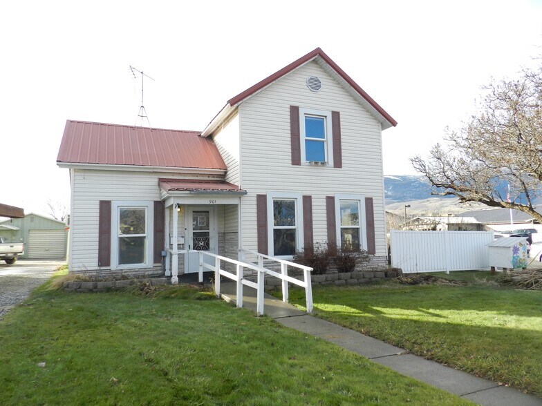 More Photos Of 901 Main St, Salmon Office For Sale