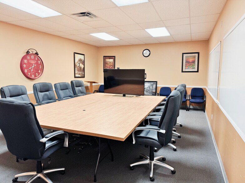 More Photos Of 7794 Grow Dr, Pensacola Office For Lease