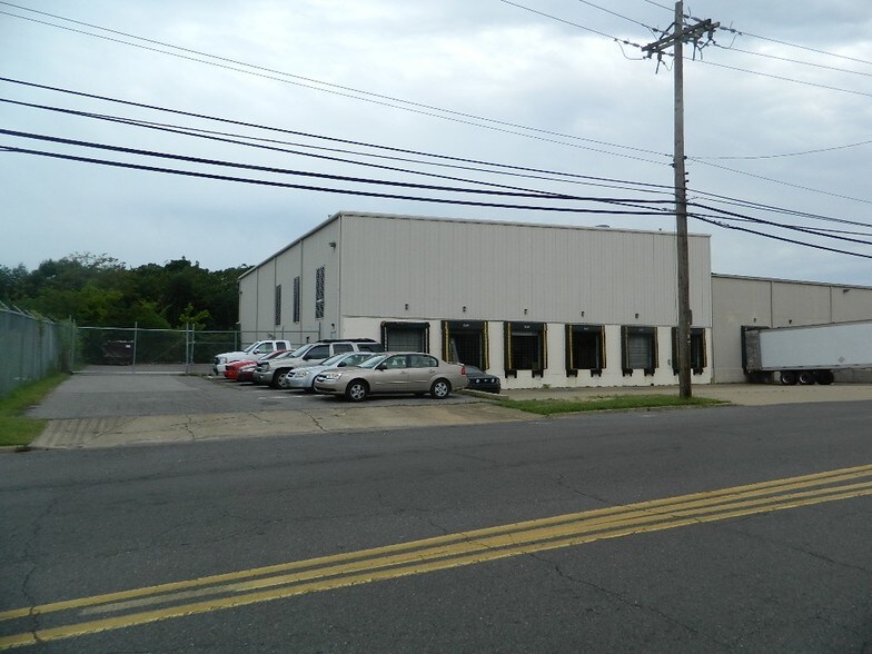 More Photos Of 3777 Winchester Rd, Memphis Showroom For Lease