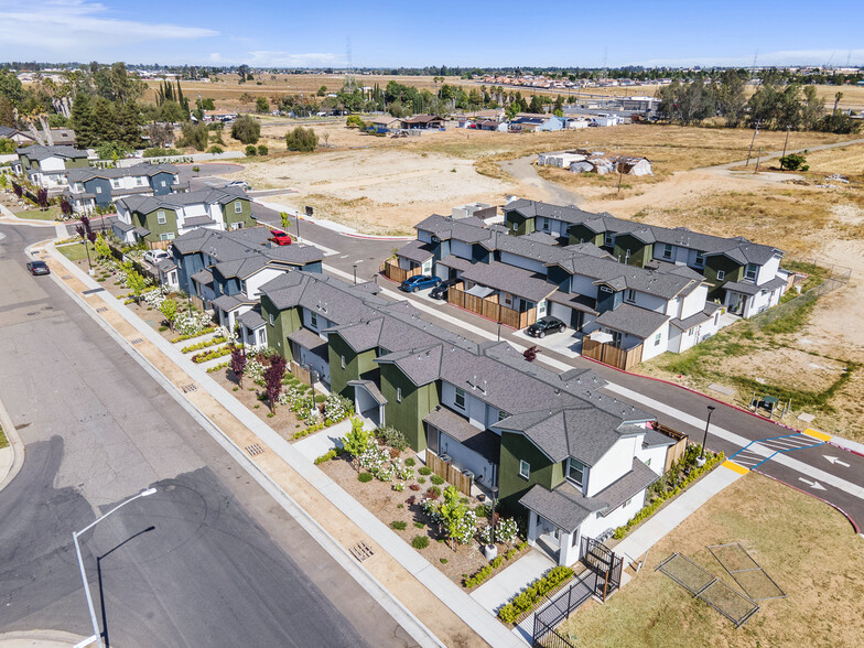 Primary Photo Of 5860 W Santa Ana Ave, Fresno Apartments For Sale