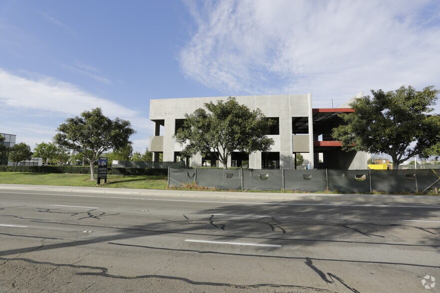 More Photos Of 75 Doppler, Irvine Loft Creative Space For Lease