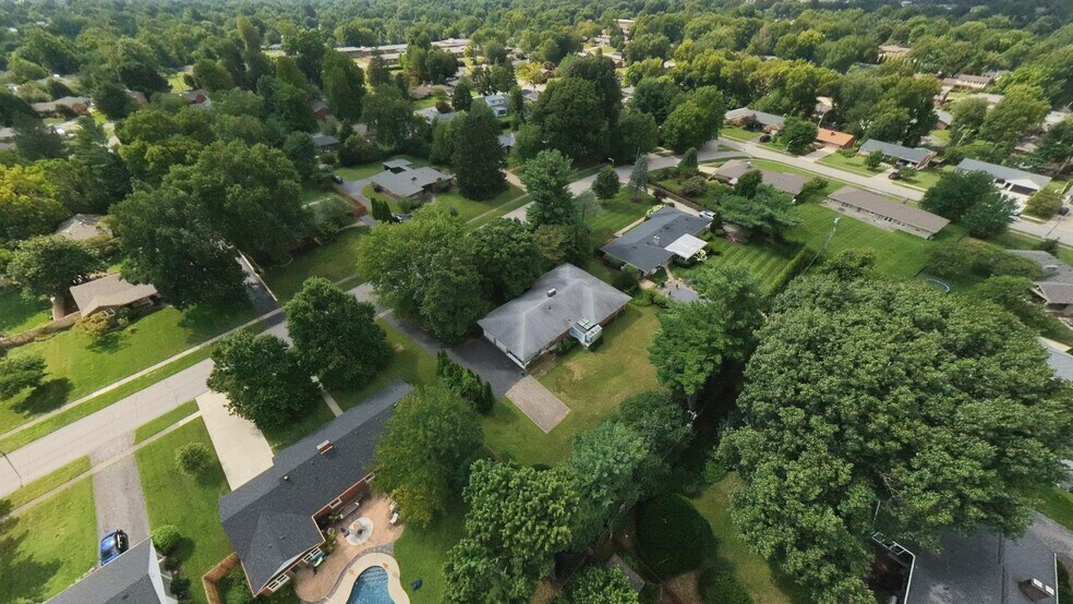 Primary Photo Of 3025 Breckenwood Dr, Lexington Multifamily For Sale