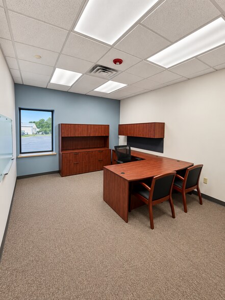 More Photos Of 302-304 Ohio St, Oshkosh Office For Sale