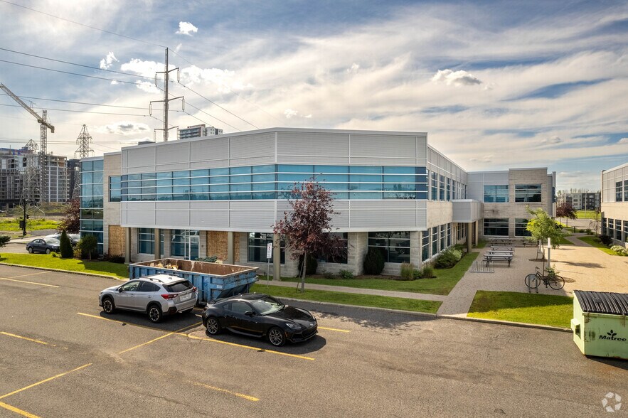 More Photos Of 9935 Rue de Châteauneuf, Brossard Flex For Lease