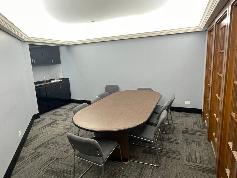 More Photos Of 340 W Butterfield Rd, Elmhurst Office Residential For Sale