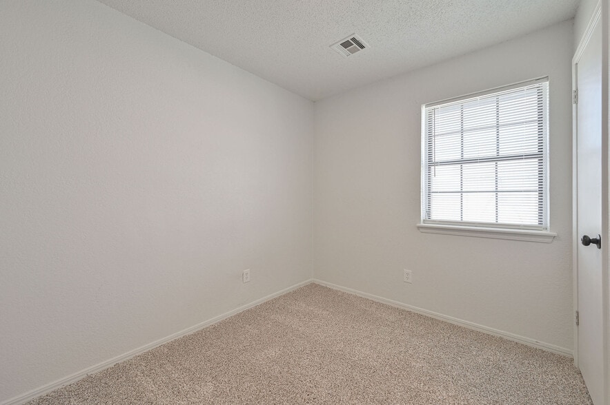 More Photos Of 8300 NW 10th St, Oklahoma City Apartments For Sale