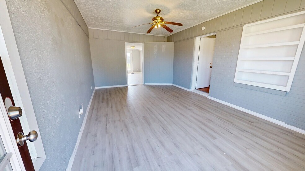 More Photos Of 419 Cypress St, Sulphur Office For Sale