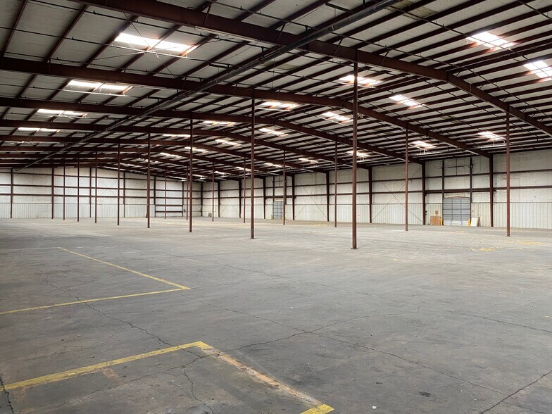 More Photos Of 5885 E Houston St, San Antonio Warehouse For Lease