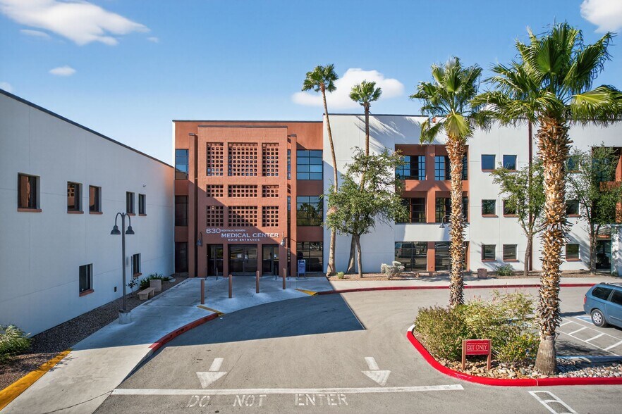 Primary Photo Of 630 N Alvernon Way, Tucson Medical For Lease
