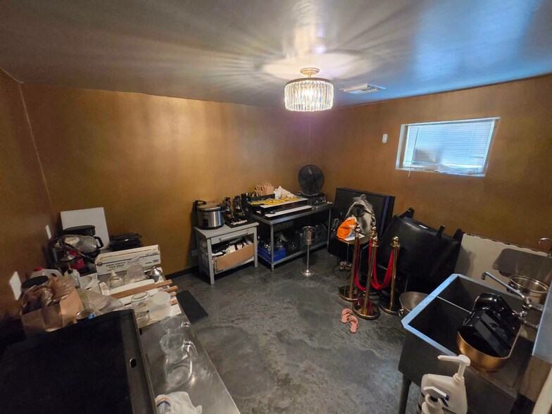 More Photos Of 1544 E McDowell Rd, Phoenix Bar For Sale