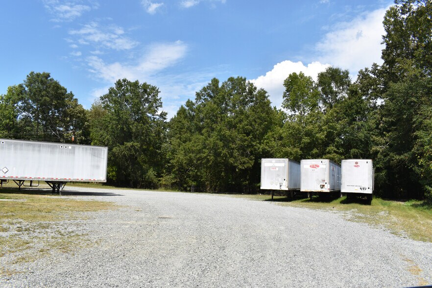 More Photos Of 100 E Newberry Ave, Liberty Manufacturing For Lease