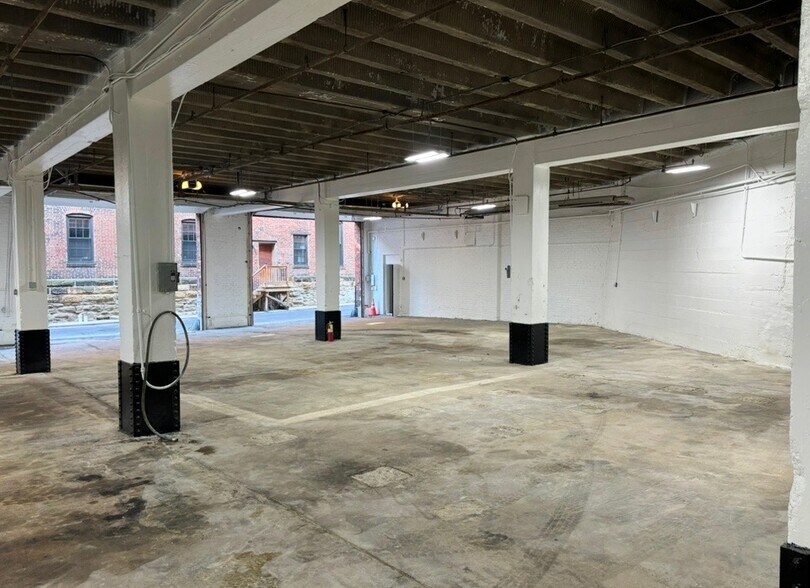 More Photos Of 918 Rickenbach St, Pittsburgh Distribution For Sale