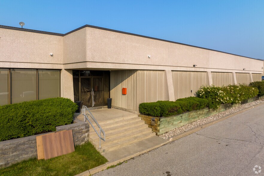 More Photos Of 1033 Jayson Ct, Mississauga Manufacturing For Sale