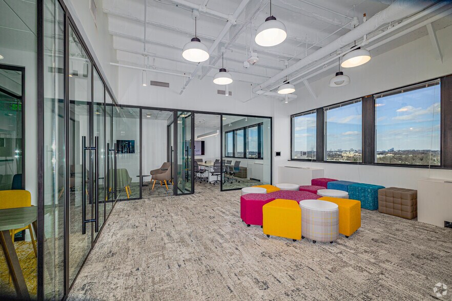 More Photos Of 6400 Arlington Blvd, Falls Church Office For Lease