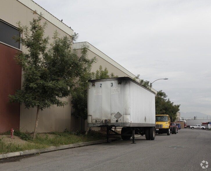 More Photos Of 2764 S Vista Ave, Rialto Warehouse For Lease