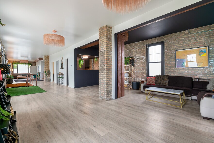 More Photos Of 2331 N Elston Ct, Chicago Industrial For Sale