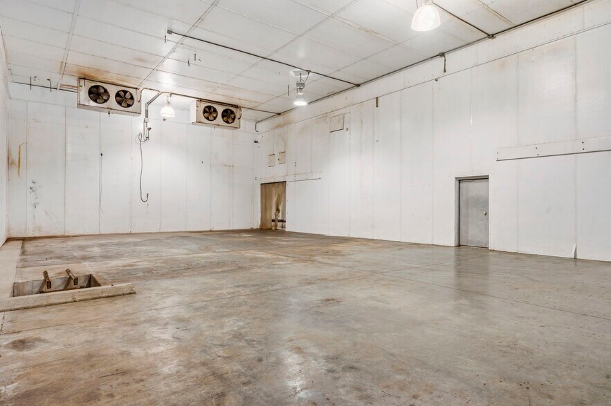 More Photos Of 306 SE Highway AA, Clinton Industrial For Sale