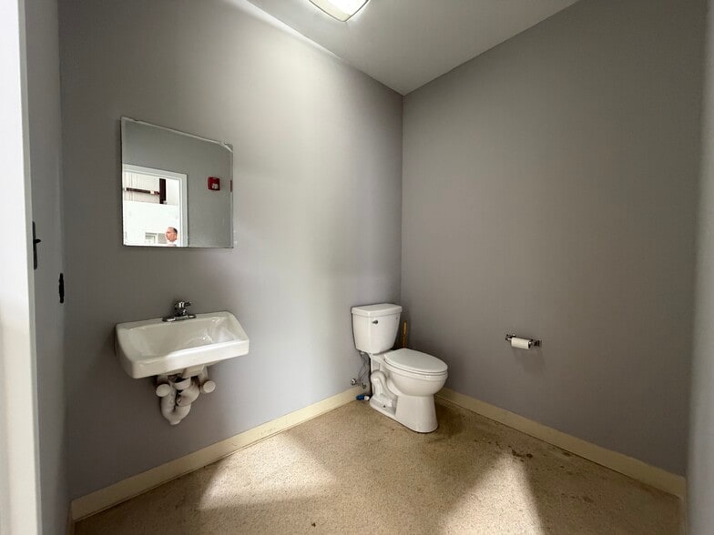 More Photos Of 160 Otis St, Northborough Self Storage For Sale