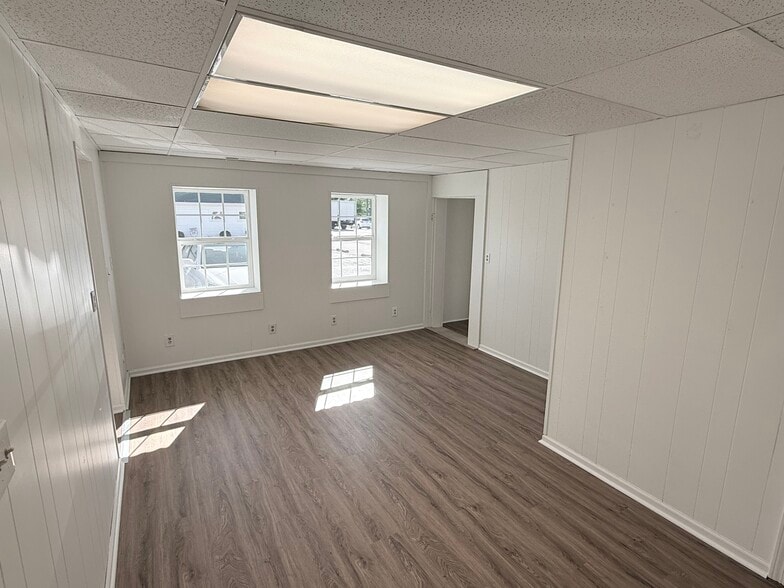 More Photos Of 108 E Main St, Plainfield General Retail For Lease